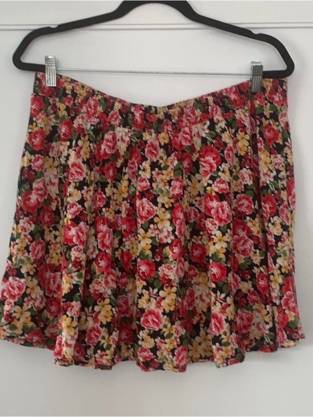 Short Floral Skirt 🌺 - Picture 1 of 2
